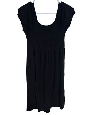 Black Short Sleeve Scoop Neck Midi Dress